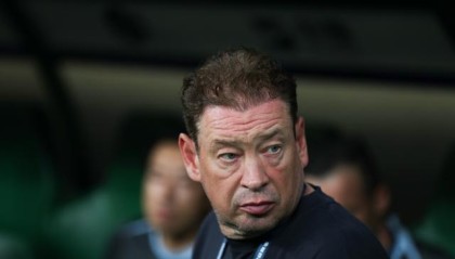 体育资讯-斯卢茨基心态崩了！保亚冠还是争联赛成申花难题