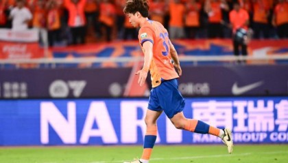 体育直播-【中超】高准翼凌空斩克雷桑建功 泰山3比2新鹏城