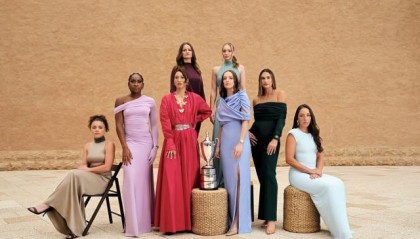 赛事分析-张奔斗：郑钦文“八美合影”的C位是怎么来的？