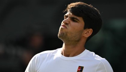 体育直播-一场失利多个记录遭终结 阿尔卡拉斯又“浪”输了吗