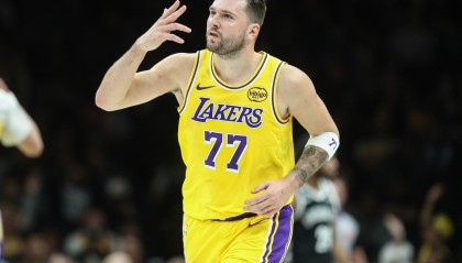 霍里：篮球运动包括攻防两端 乔科都能做到 东契奇为何做不到？