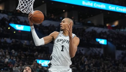 开云官网-最后时刻铁血补扣！文班三分7投全失&amp;下半场10连铁 仅14分10板0帽