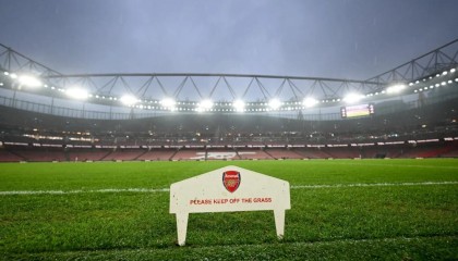 太阳报：由于赛程密集被过度使用，酋长球场的草皮已出现问题